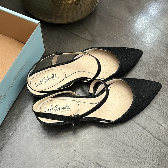 LIFESTRIDE Minimalist Slingback Pumps - Picture 6 of 9